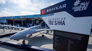 Bayraktar TB2, drona ieftină, lentă dar eficientă, care a devenit arma ”vedetă” a războiului din Ucraina. Cât de utile sunt și ce pot să facă dronele turcești care poartă numele ginerelui lui Erdogan