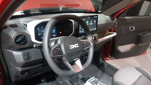 Giganţii auto europeni au lansat la Paris modele de vehicule electrice mai ieftine, pentru a concura cu cele din China