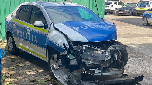 Anchetă la IPJ Buzău după ce o maşină de poliţie a fost implicată într-un accident