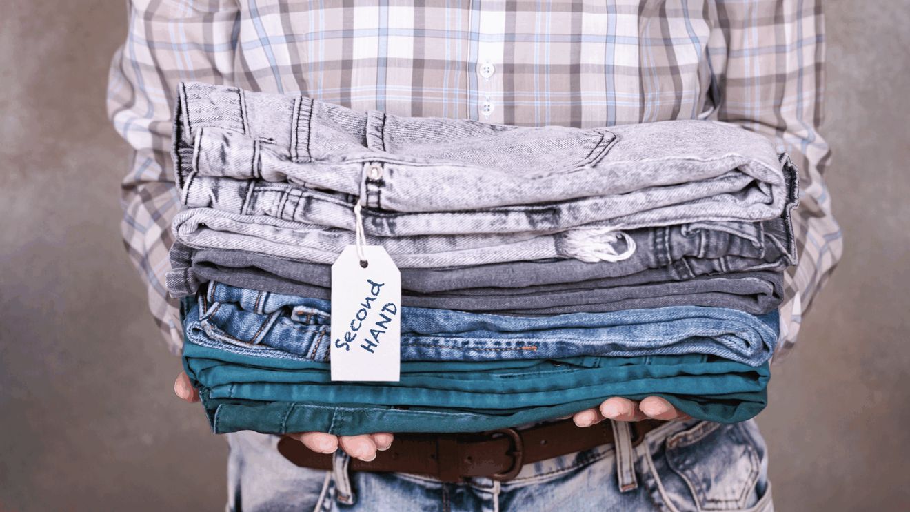 Moda second-hand: de la rușine la trend global în era Shein și Temu