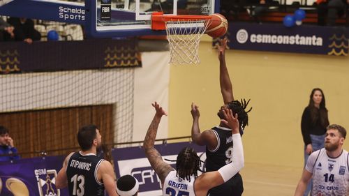 CSM Oradea bate U BT Cluj în al doilea meci al finalei Ligii Naţionale de baschet masculin / Scor 80-68, iar următorul meci se joacă la Cluj