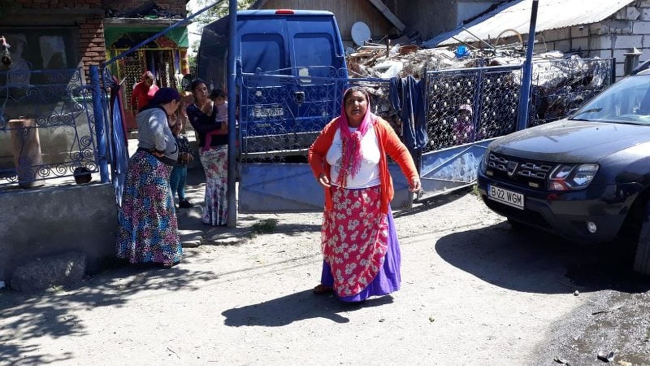 Razie a Gărzii de Mediu în Sintești, sursa majoră de poluare pentru București, cu zeci de persoane suspecte că ard ilegal deșeuri. O razie similară a fost și în luna mai