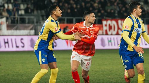 Dinamo pierde șansa de a urca din nou pe primul loc: 1-1 cu Petrolul pe stadionul Arcul de Triumf