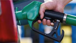 Cât de dependentă este România de benzina şi motorina din import. În rafinare, situaţia este critică