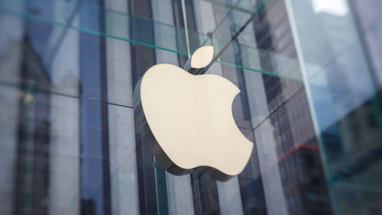 BBC depune plângere la Apple în legătură cu ştiri false generate de AI şi care îi sunt atribuite