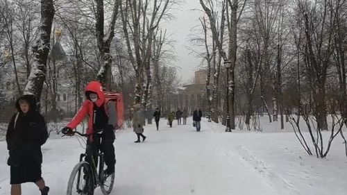 Moscova se confruntă cu cele mai abundente ninsori, la început de iarnă, din ultimii 72 de ani