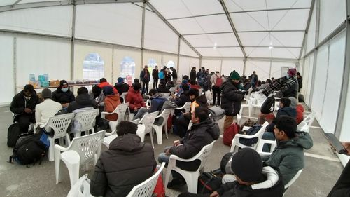 Trei noi corturi pentru cazarea temporară a refugiaților de război din Ucraina la Gara de Nord