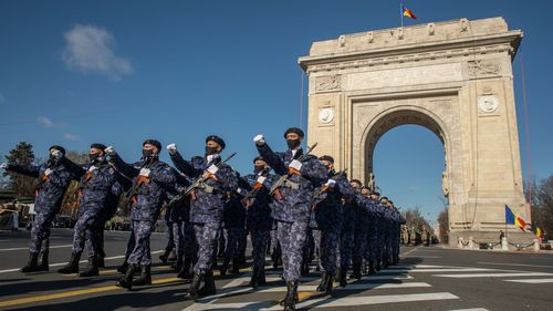 Șapte linii de autobuz, deviate în zona „Arcul de Triumf” pentru manifestările dedicate Zilei Naționale a României