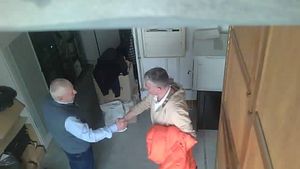 Imagini și stenograme de la întâlnirea dintre primarul din Sinaia și viceprimar / DNA susține că Vlad Oprea ar fi încălcat interdicția de a-și exercita funcția