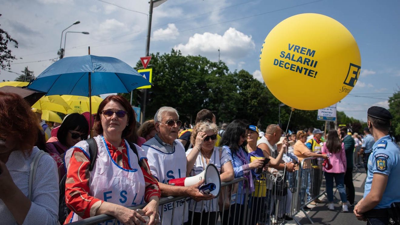 BREAKING Premierul Ciucă are azi noi negocieri cu sindicatele profesorilor, în plin protest în fața guvernului