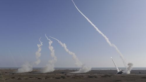 Forţele aeriene ucrainene anunță că au doborât trei rachete de croazieră şi opt drone, care vizau capitala Kiev