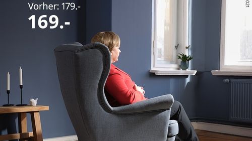 IKEA Germania, reclamă la un fotoliu inspirată de încheierea epocii Merkel: „În sfârșit acasă” / „Poți te rog să-mi dai ochelarii de operă, vreau să văd dacă Olaf este deja ocupat”