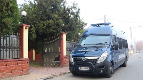 34 de persoane au fost reținute în dosarul "Butoane" de proxenetism și trafic de persoane. Printre ele este și fosta șefă a organizației de femei a PSD Giurgiu (SURSE)