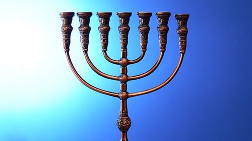 Raportul anual al guvernului Germaniei privind evoluția extremismului notează o creștere cu aproape 29% a infracțiunilor antisemite în 2021 față de anul precedent. Sursa principală: extrema dreaptă – Jewish Telegraphic Agency