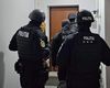 Percheziții în dosarul „azilele groazei” din Bihor / Sute de persoane cu dizabilități, exploatate într-o schemă criminală de 13 milioane de lei / Victimele erau îngropate pe câmp, în timp ce gruparea încasa ajutoarele de înmormântare