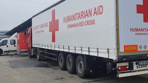 Trei tiruri ale Crucii Roşii Române au plecat în această dimineaţă din Bucureşti cu kituri de dormit în valoare de peste 300.000 de euro pentru Ucraina