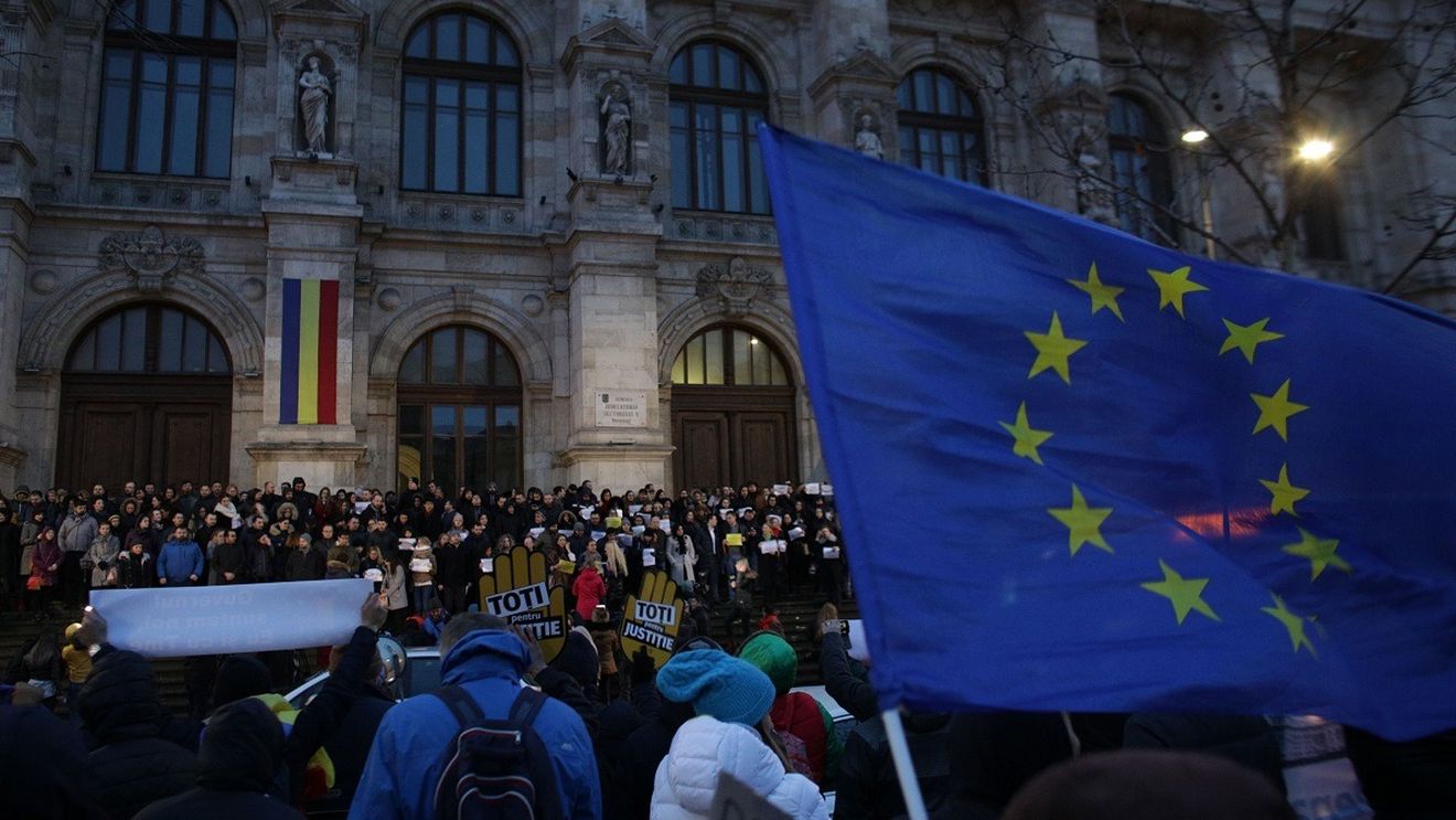 Agenția de presă Reuters scrie despre proiectele legilor justiției elaborate de ministrul Predoiu: „Sunt rămășițe ale unei revizuiri judiciare aplicate de un guvern de stânga anterior, care au alarmat Bruxelles-ul și Washingtonul”