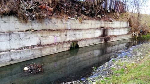 Garda de Mediu a amendat cu 80.000 de lei o firmă care a poluat accidental râul Ialomiţa