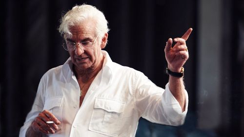 Actorul Bradley Cooper, greu de recunoscut în următorul său film de pe Netflix, „Maestro”, unde îl va interpreta pe compozitorul Leonard Bernstein în mai multe etape ale vieții