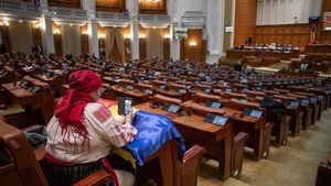 Șoșoacă a urlat în Parlament, numindu-l pe reprezentantul UDMR „trădător de țară”, „nesimțit” / Deputat PNL: „Au fost urlete de neimaginat” / La discursul lui Șoșoacă aproape toți parlamentarii au părăsit ședința