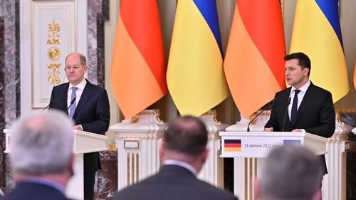 Zelenski a cerut cancelarului german Olaf Scholz să ajute la închiderea spațiului aerian al Ucrainei, pentru a opri atacurile rusești asupra orașelor