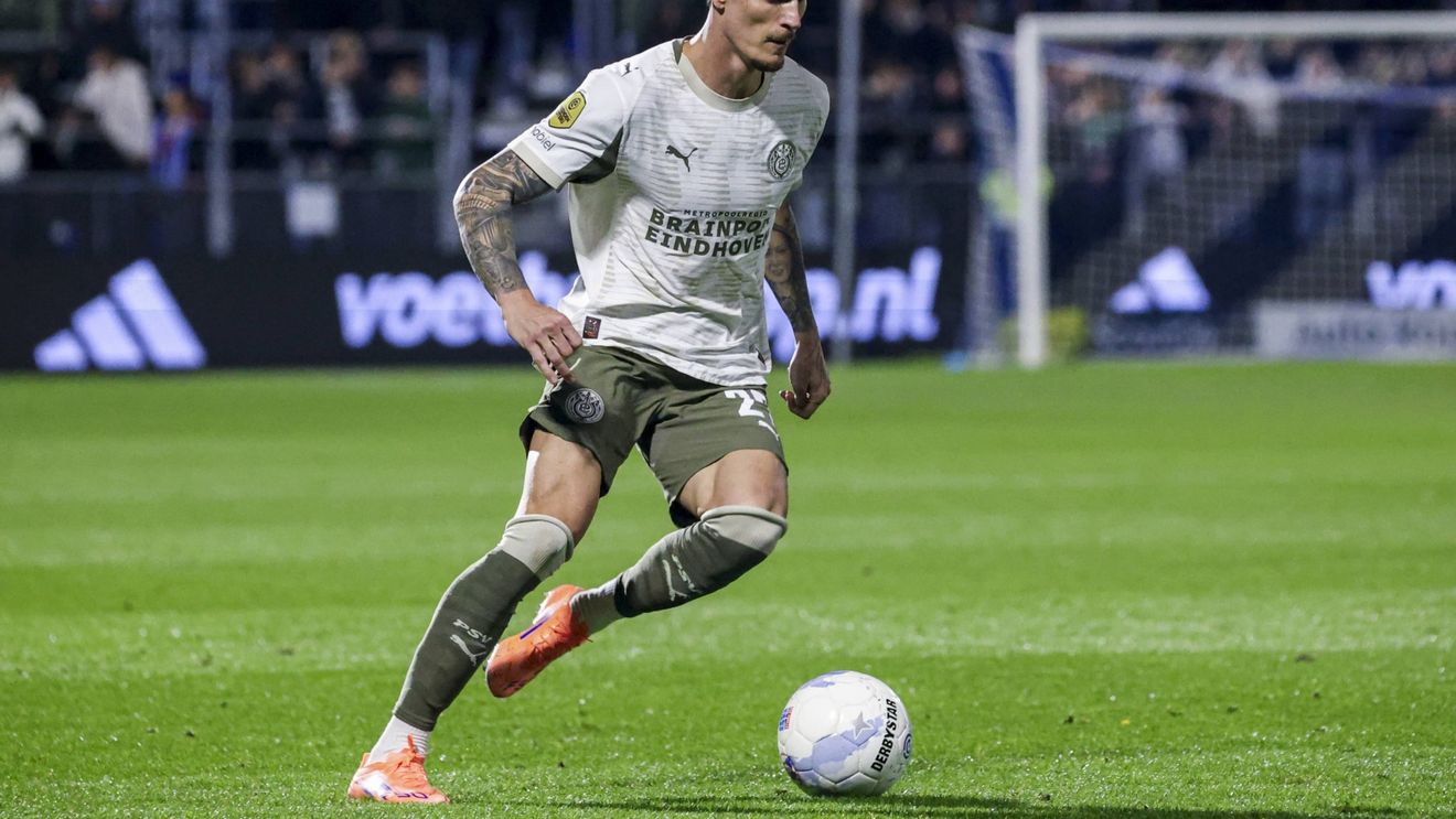 VIDEO Dennis Man, primul gol în tricoul PSV-ului la victoria din deplasare cu Zwolle, scor 4-0 / Atacantul român, lăudat de presa olandeză