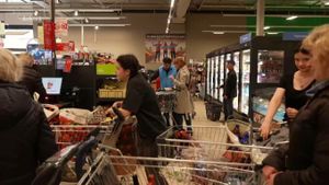 Programul magazinelor de Anul Nou 2026 / Majoritatea supermarketurilor sunt închise pe 1 ianuarie / Când se redeschid 