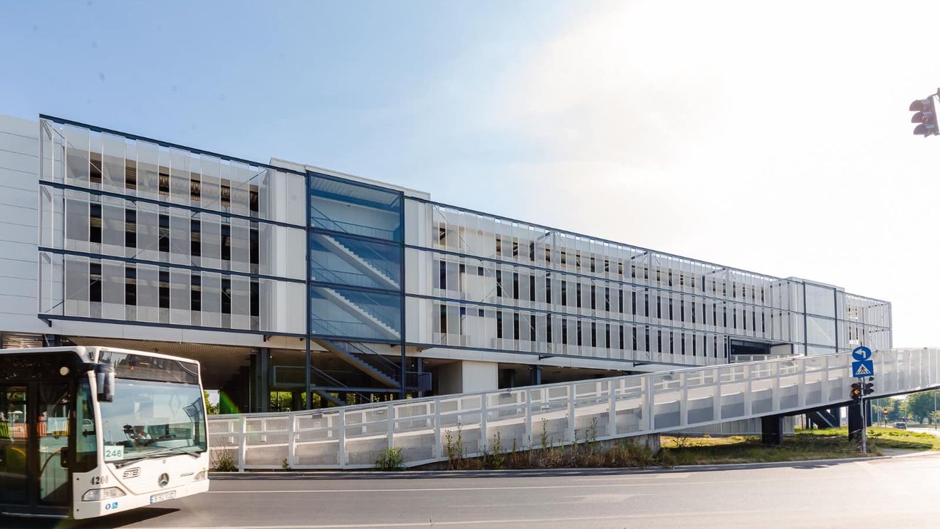 FOTO Primăria Capitalei a deschis parcarea cu 500 de locuri de la Pantelimon/Parcarea este, deocamdată, gratuită