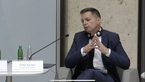 Guvernatorul Băncii naționale a Slovaciei, pus sub acuzare pentru corupție. Peter Kazimir respinge acuzațiile