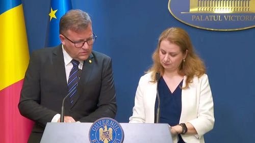 Senatorul PSD Robert Cazanciuc, despre tentativa Ligiei Deca de a se dezice de promisiunea ca profesorii debutanți să aibă 4.600 lei salariu net din ianuarie: Doamna Deca era foarte solidară cu domnul Budăi, pentru că i-a dat niște foi să citească el cifrele