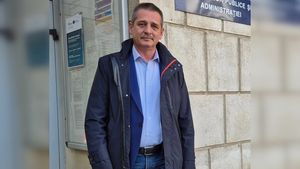 Amenințări cu tăierea cheltuielilor de bază, lansate de un primar împotriva profesorilor: Trebuie să scoatem microbuzul, detergentul, hârtia igienică. Vreau rezultate, după aceea să dăm beneficii