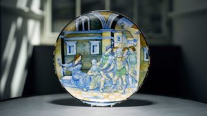 O farfurie a fost vândută la licitație cu 1,7 milioane de dolari / Obiectul din secolul al XVI-lea a fost găsit într-un sertar și se credea că valorează maxim 163 de mii de dolari