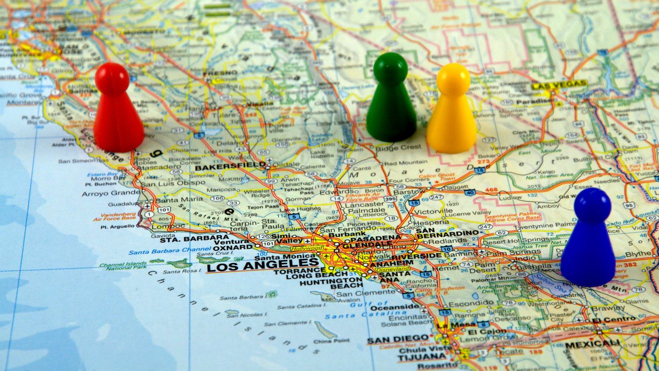 Aproape 30.000 de persoane evacuate din cauza incendiilor din California