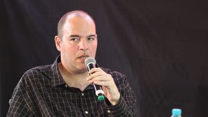 INTERVIU Sociologul Barbu Mateescu: Marea nevoie a ”diasporei muncitorești” care l-a votat pe Simon este schimbarea / Ei percep România într-o dezagregare masivă / Cum gândește ”diaspora sofisticată” a lui Nicușor Dan / PLUS: Cât mai rezistă în funcție premierul Ilie Bolojan? 