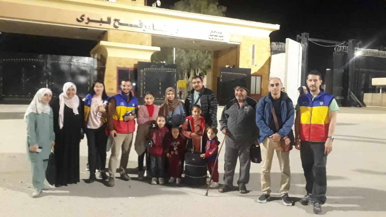 MAE: 12 cetăţeni români şi membri de familie, evacuați din Fâşia Gaza, au ajuns în Egipt urmând să fie îmbarcați spre România
