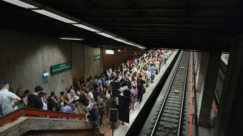 UPDATE Circulația pe magistrala de metrou Berceni - Pipera, reluată marți dimineața după un blocaj apărut din cauza unor probleme tehnice la un macaz din stația Constantin Brâncoveau