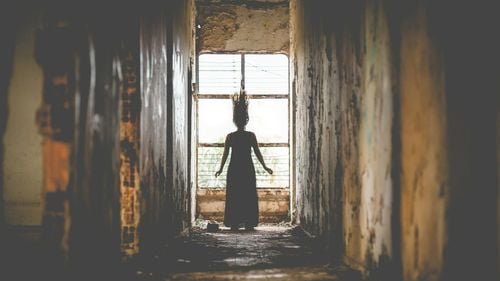 VIDEO Turismul horror sau cum se scot bani în SUA din “supranatural”: Păpușa Robert, incidentul Roswell sau Ferma Sherman, povești înfricoșătoare care generează milioane de dolari în încasări