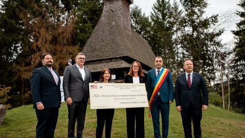 Ambasada SUA a donat 95.000 de dolari pentru restaurarea unei biserici de lemn din secolul al XVI-lea din Sighetu Marmației