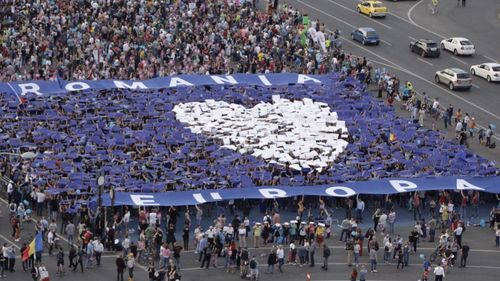 Campanie Declic pentru promovarea votului prin corespondență/ 100 de voluntari vor întâmpina românii care se întorc acasă, pe 9 și 10 august, pentru a-i informa cu privire la votul prin corespondență