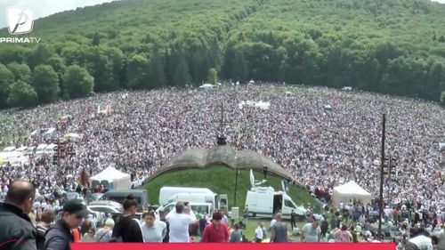 Credincioşi din întreaga lume s-au rugat împreună la împresionantul pelerinaj de la Şumuleu Ciuc, în ciuda unei ploi torențiale