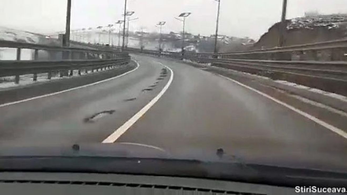 VIDEO Şoseaua de centură a Sucevei s-a umplut de gropi la un an de la inaugurare / Drumarii: Întregul obiectiv este în perioada de garanţie, lucrările de reparaţii vor fi executate de constructor