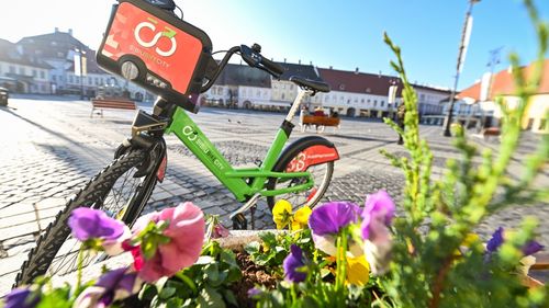 FOTO Sibienii și turișii vor avea la dispoziție, începând de vineri, 540 de biciclete smart, cumpărate de primărie cu fonduri europene
