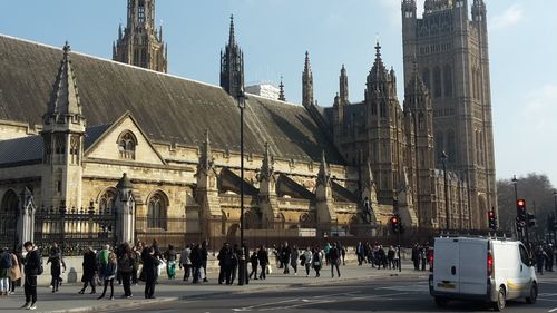 Noile reguli pentru alegerea liderului Partidului Conservator britanic/ Marți are loc înscrierea candidaților. Miercuri și joi au loc primele două tururi de scrutin. Câștigătorul ales de membrii de partid dintre primii doi desemnați de deputați va fi anunțat pe 5 septembrie.