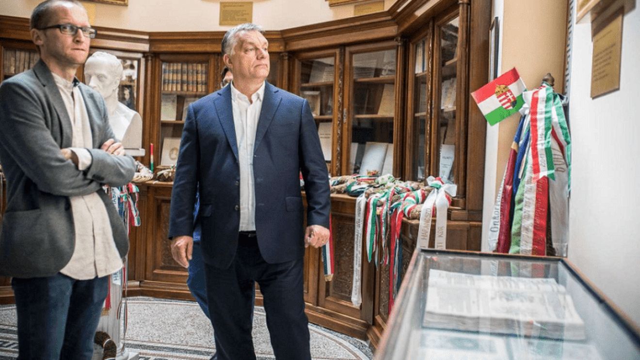 ”Europa a devenit camera de gazare a lui George Soros”, care ”este Führerul liberal”, iar polonezii şi ungurii ”sunt noii evrei”, scrie Szilard Demeter, un oficial cultural ungar şi provoacă un val de indignare