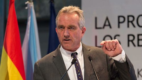 Robert F. Kennedy Jr se gândeşte să renunţe la candidatura la preşedinţia SUA pentru a i se alătura lui Donald Trump, potrivit coechipierei sale