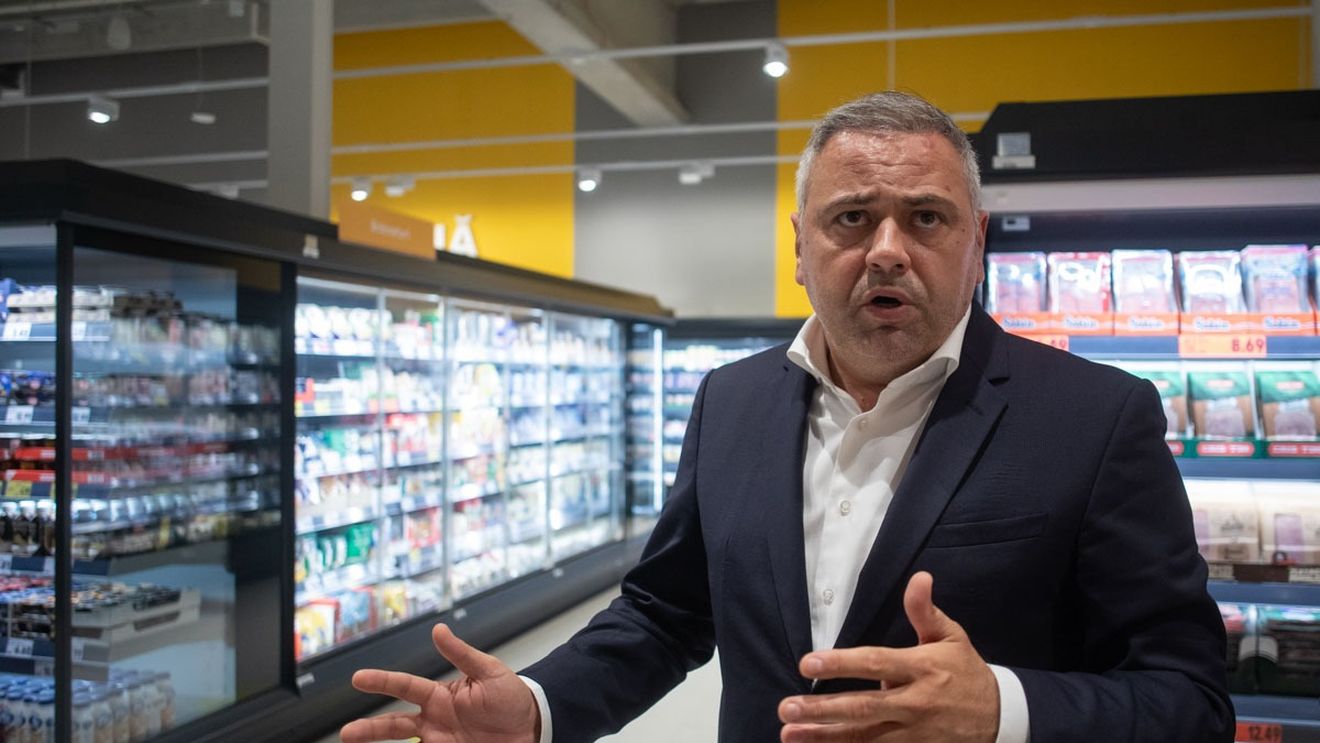 Ministrul Agriculturii solicită Consiliului Concurenţei să verifice adaosurile care apar pe traseul dintre fermier şi consumator