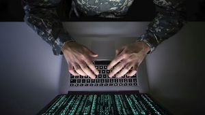 EXCLUSIV | Expertă: Războiul hibrid, care are ca unelte dezinformarea și manipularea, poate face intervenția militară clasică inutilă / Reprezentant NATO din România: „Pierdem în acest moment acest război”