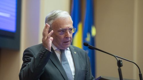 Mugur Isărescu: Prelungirea conflictului din Orientul Mijlociu ar putea avea un impact sever asupra economiei / Ajustarea fiscală trebuie să continue