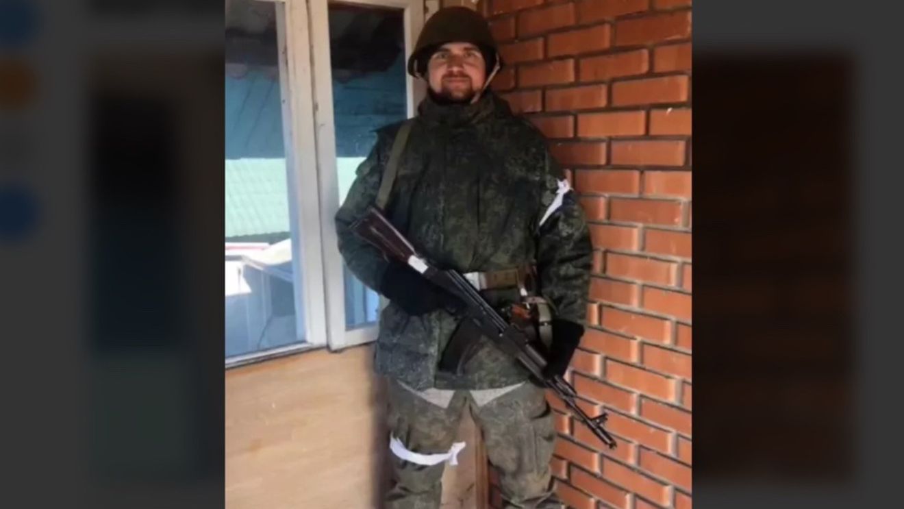 Ria Novosti, propaganda Kremlinului, publică relatarea unui soldat scăpat din încercuirea ucrainenilor: ”Avem căști de fier tragicomice sovietice. Nu toată lumea are veste. Lunetiştii noștri erau înarmați cu puști din 1939” / ”Nu știu unde sunt prietenii mei. Au murit sau sunt încă înconjurați”
