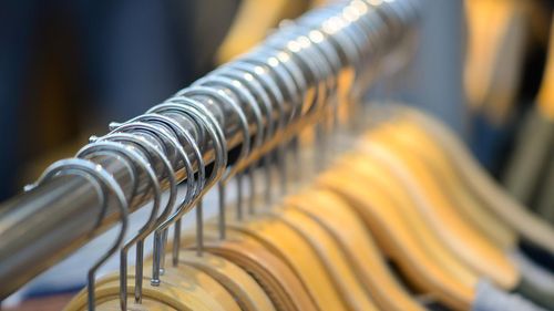 Autoritățile din Italia caută o bandă românească specializată în furturi de haine și încălțăminte de lux / ”Au executat o serie de lovituri cu o precizie aproape militară”